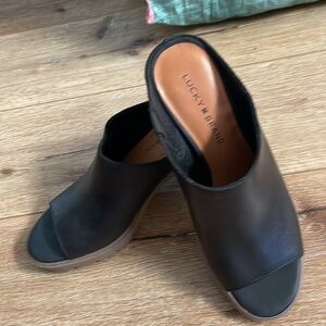 Lucky Brand Leather Dalliey Chunky heel Mule Peep toe like new condition 8.5
